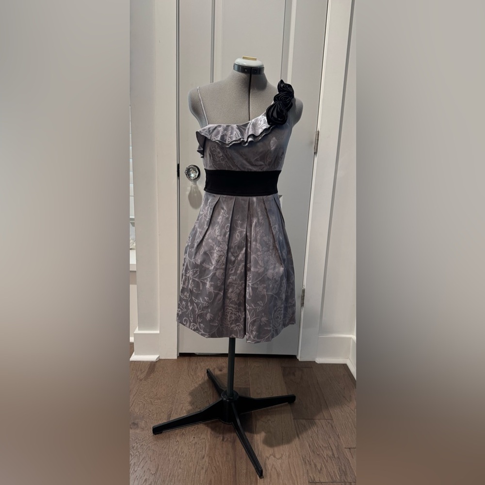 Speechless One Shoulder Dress in Gray and Black
